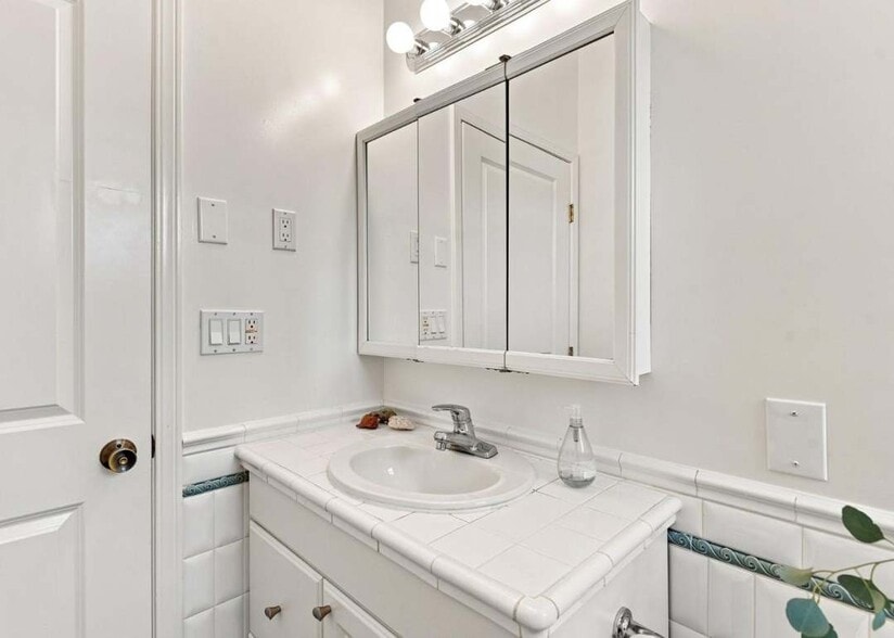 More Photos Of 2340 Palmetto Ave, Pacifica General Retail For Sale