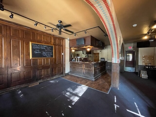 More Photos Of 2101 Menard St, Saint Louis Restaurant For Lease