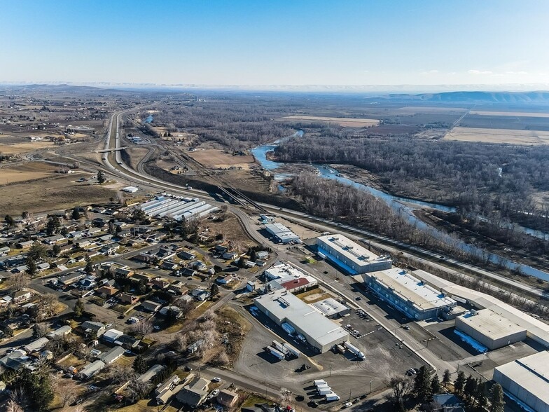 More Photos Of 1319 First Ave ave, Zillah General Retail For Sale