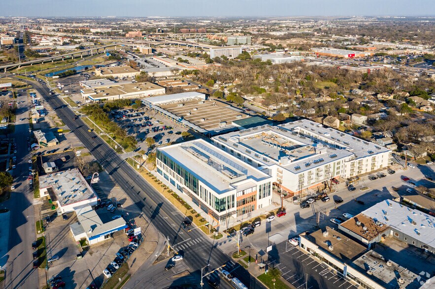 More Photos Of 5325 Airport Blvd, Austin Office For Lease
