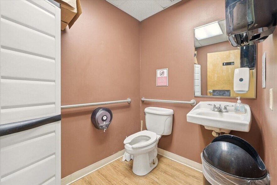 More Photos Of 547 E Main St, Ashland Restaurant For Sale