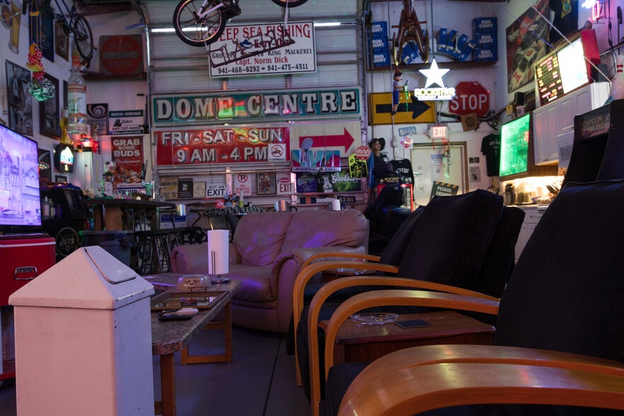 More Photos Of 1090 Knight's Trail Rd, North Venice Light Distribution For Sale