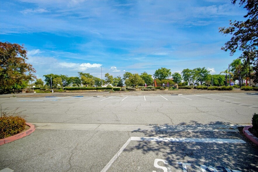 More Photos Of Canyon Springs Parkway, Riverside Land For Lease