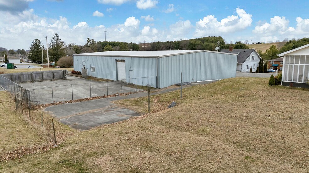 More Photos Of 973 W Main St, Abingdon Specialty For Sale