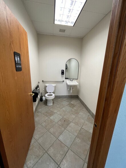 More Photos Of 6100 W Bluemound Rd, Wauwatosa Storefront Retail Residential For Lease