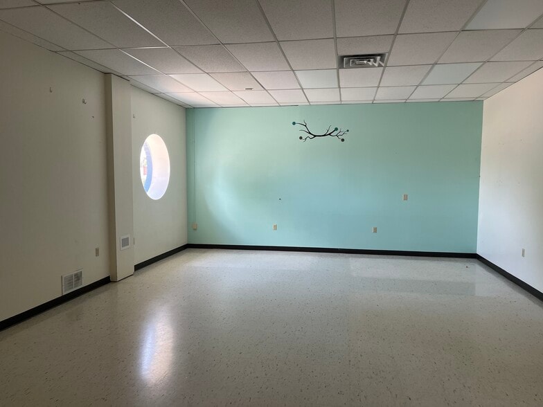 More Photos Of 2651 W 11th Street Rd, Greeley Light Distribution For Sale