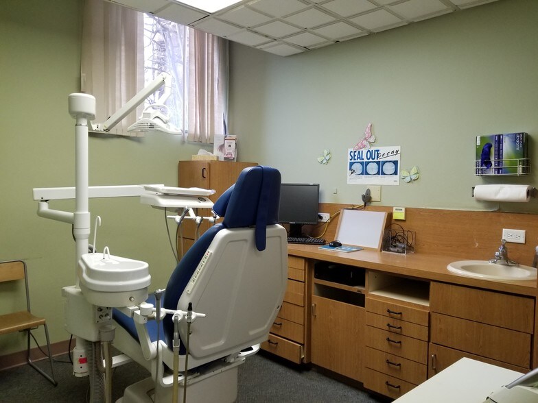 More Photos Of 855 E Palatine Rd, Palatine Medical For Sale