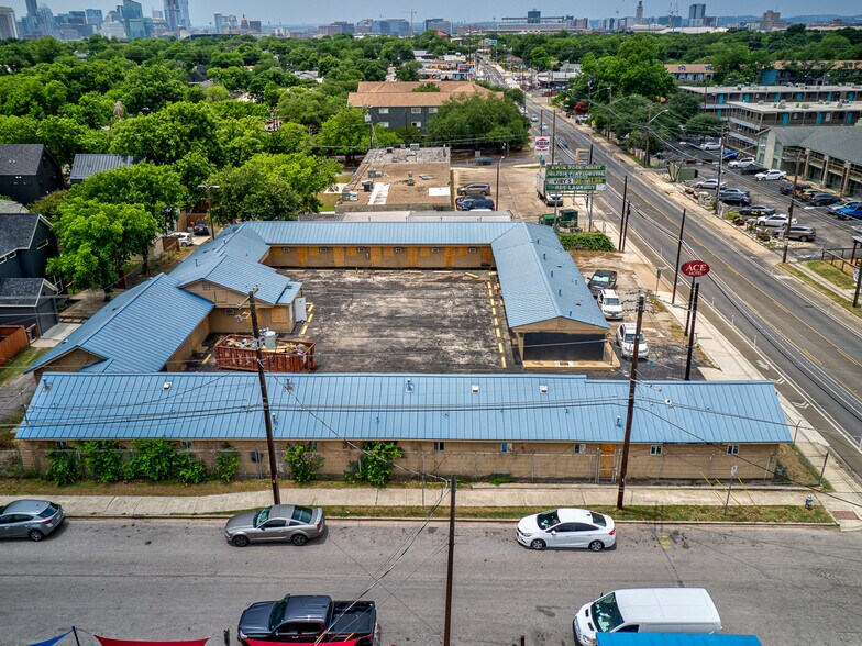 More Photos Of 2627 Manor Rd, Austin Hotel For Sale