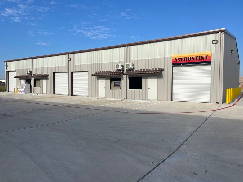 More Photos Of 2910 N Mason Rd, Katy Warehouse For Sale