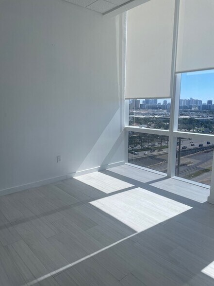 More Photos Of 20200 W Dixie Hwy, Aventura Medical For Sale