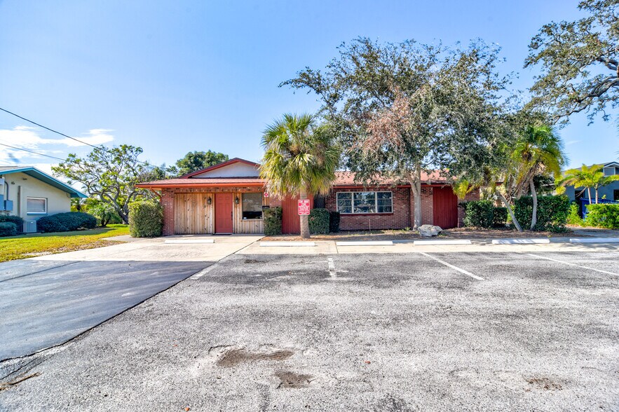 More Photos Of 11470 Oakhurst Rd, Largo Office For Sale
