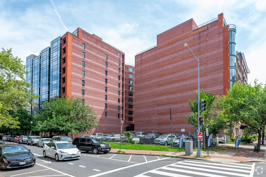 More Photos Of 1117 10th St NW, Washington Apartments For Lease