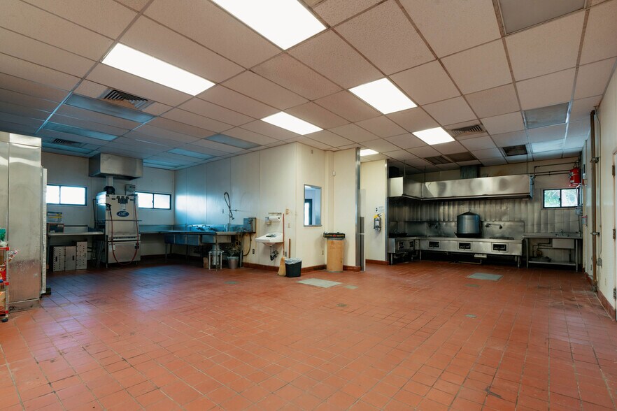 More Photos Of 1709 Kalani St, Honolulu Freestanding For Sale