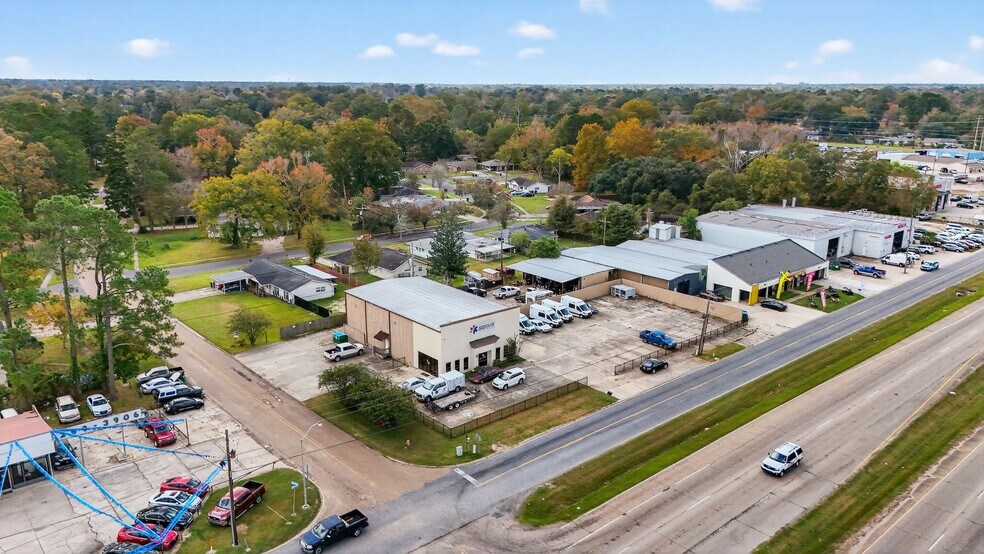 More Photos Of 15590 Florida Blvd, Baton Rouge Showroom For Sale