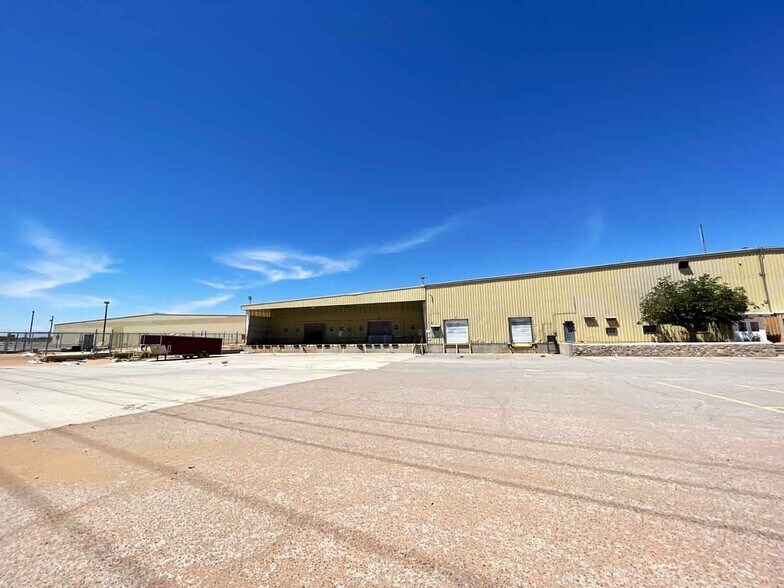 More Photos Of 8000 Ashley Rd, El Paso Distribution For Lease