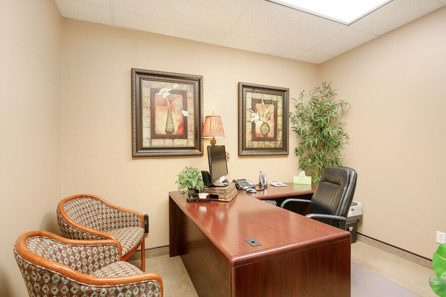 More Photos Of 1602 Pinhook Rd, Lafayette Medical For Lease