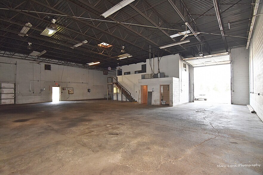 More Photos Of 1041 Trine Ct, St Charles Manufacturing For Lease