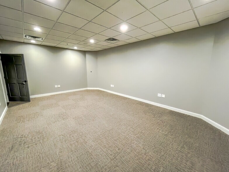 More Photos Of 123 N Main St, Crown Point Coworking Space