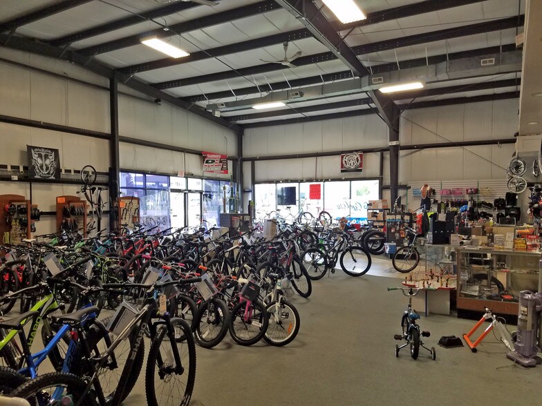 More Photos Of 131 E Rollins Rd, Round Lake Beach Freestanding For Sale