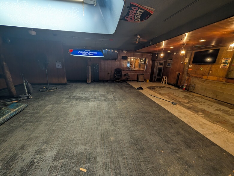 More Photos Of 2031 Yosemite Blvd, Modesto Bar For Sale