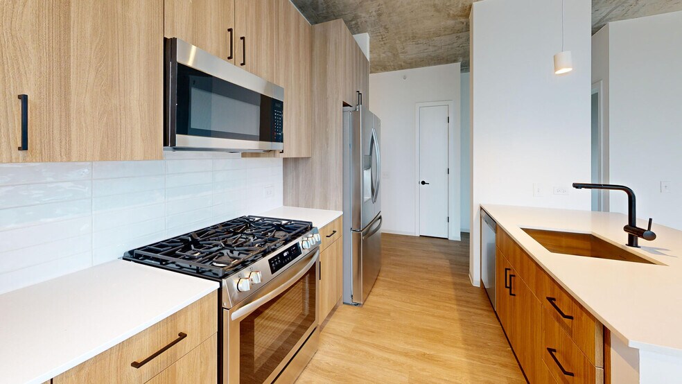 More Photos Of 1717 S Michigan Ave, Chicago Apartments For Lease
