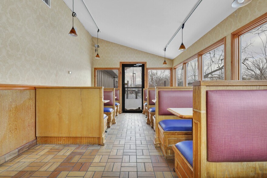 More Photos Of 323 S Main St, Eaton Rapids Freestanding For Sale