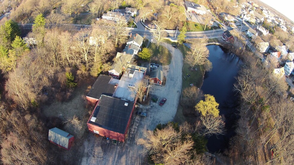 More Photos Of 200 N Main St, Attleboro Showroom For Lease