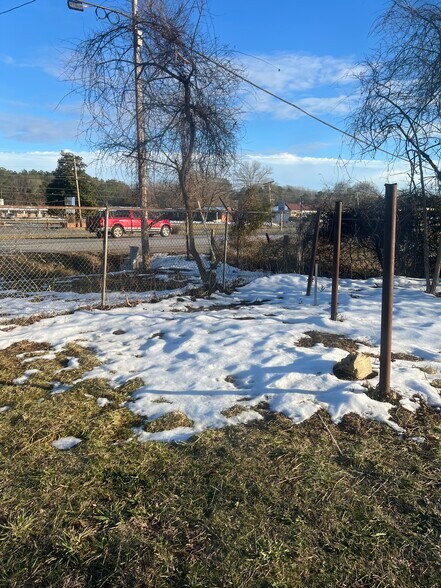 More Photos Of 9335 Crain Hwy, Faulkner Auto Repair For Lease