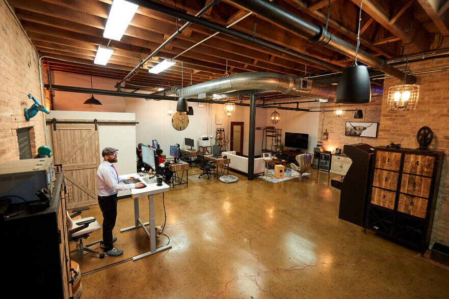 More Photos Of 4256 N Ravenswood Ave, Chicago Loft Creative Space For Lease