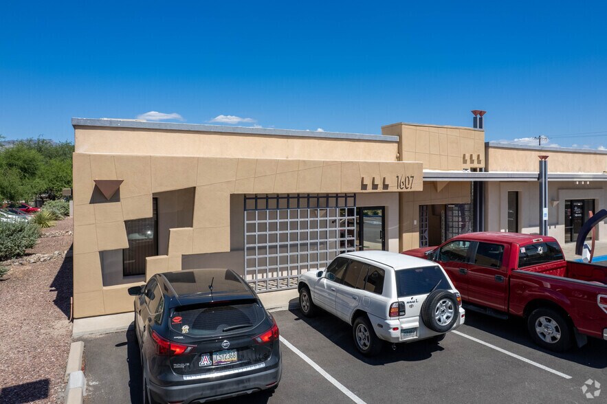 More Photos Of 1605 N Wilmot Rd, Tucson Unknown For Lease