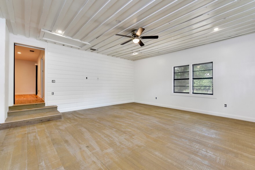 More Photos Of 13813 Ann Pl, Austin Office For Lease