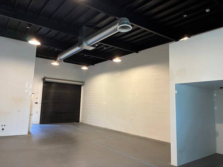 More Photos Of 3307 W Burbank Blvd, Burbank Loft Creative Space For Lease