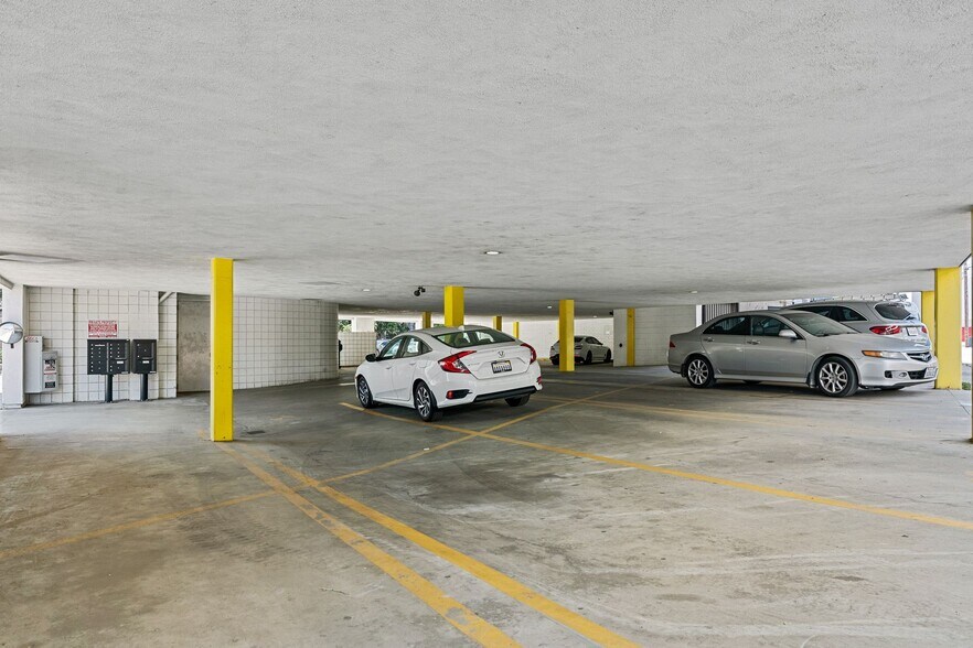 More Photos Of 135 W Magnolia Blvd, Burbank Loft Creative Space For Lease