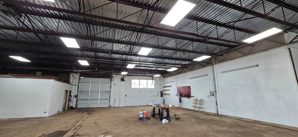 More Photos Of 1407 Redeker Rd, Des Plaines Industrial For Lease