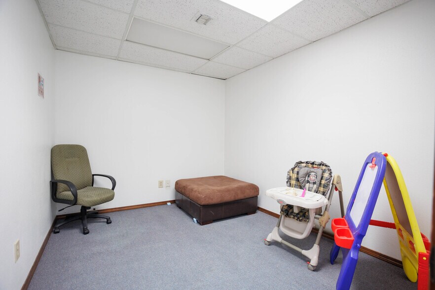 More Photos Of 100 N Fruitland St, Kennewick Office For Lease