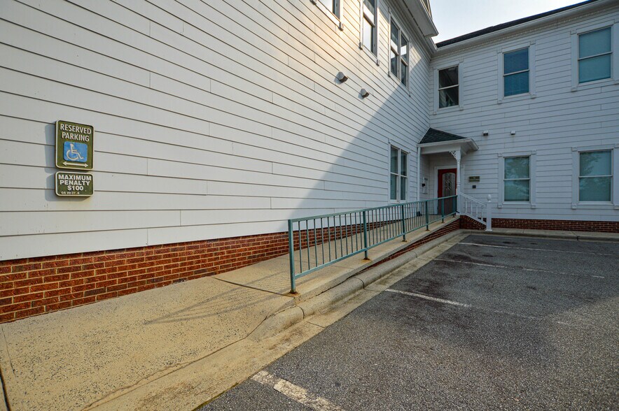 More Photos Of 21000 Torrence Chapel Rd, Cornelius Office Residential For Lease