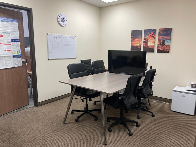 More Photos Of 192 Technology Dr, Irvine Light Distribution For Lease