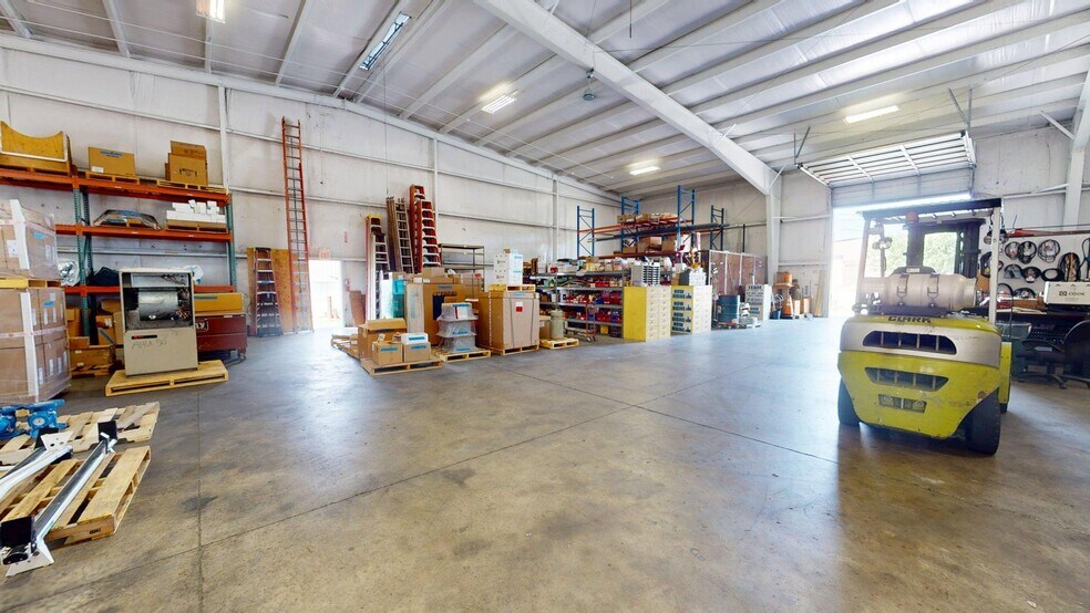 More Photos Of 2201 Patterson Industrial Dr, Pflugerville Warehouse For Lease