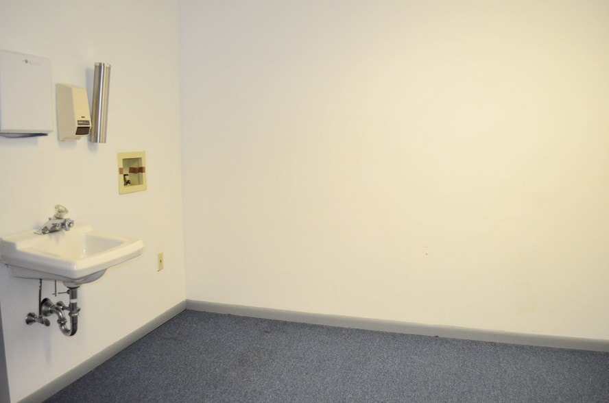 More Photos Of 820 S White Horse Pike, Hammonton Medical For Sale