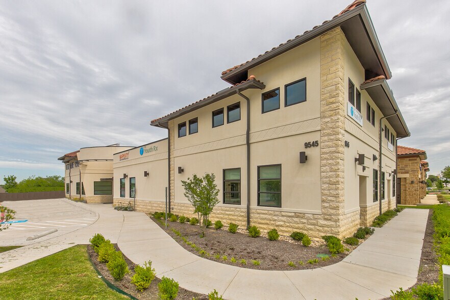 More Photos Of 9545 N Beach St, Fort Worth Medical For Lease
