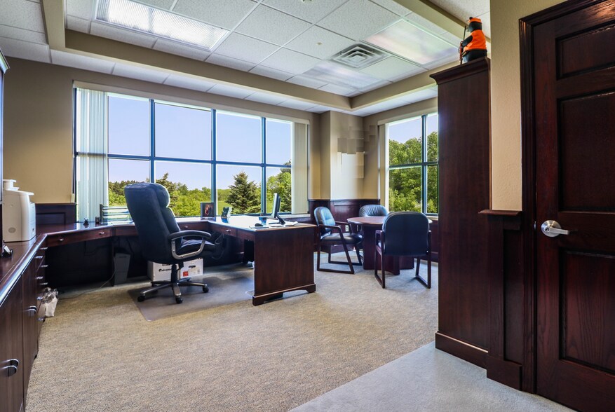 More Photos Of 1990 Godfrey Dr, Waupaca Office For Sale