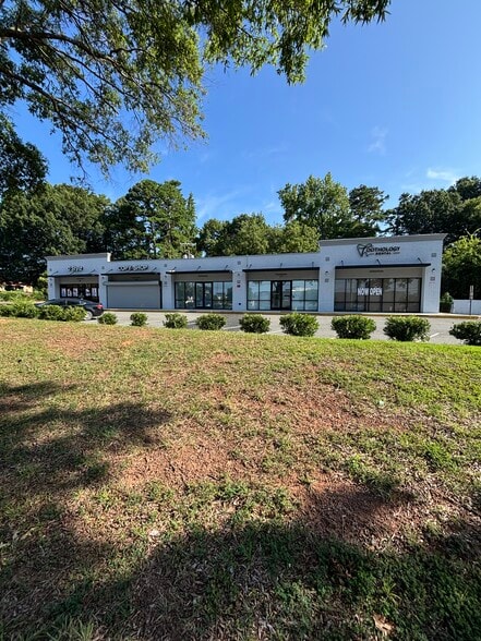 More Photos Of 1237 Tyvola Rd, Charlotte Unknown For Lease