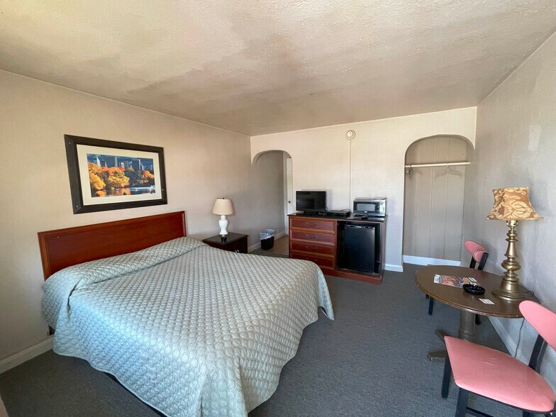 More Photos Of 10025 Pulaski Hwy, Middle River Bar For Sale