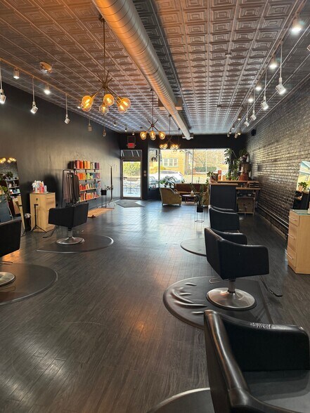 More Photos Of 2209 E State St, Rockford General Retail For Lease
