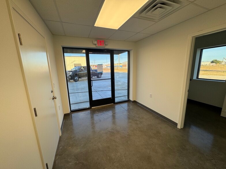 More Photos Of 107 Aerosmith Dr, Richland Light Distribution For Lease