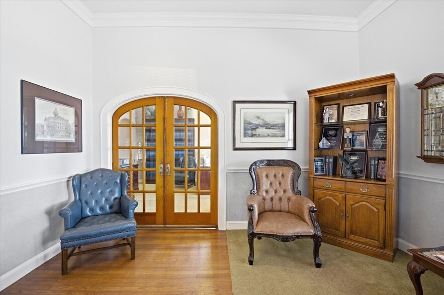 More Photos Of 717 E 1st St, Humble Office Residential For Sale