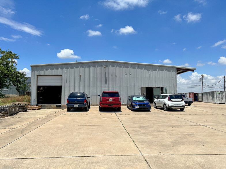 Primary Photo Of 252 Investment Loop, Hutto Warehouse For Sale