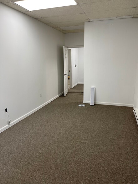 More Photos Of 130 Lenox Ave, Stamford Warehouse For Sale