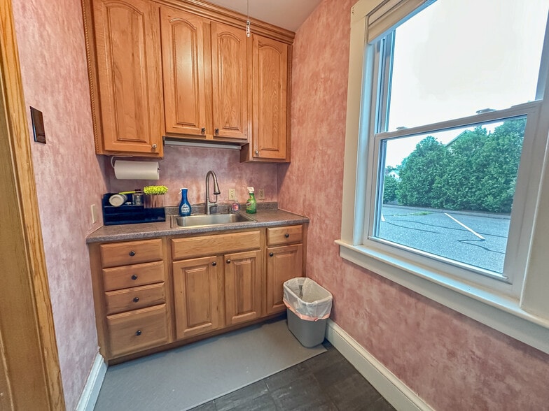 More Photos Of 257 E Center St, Manchester Medical For Lease