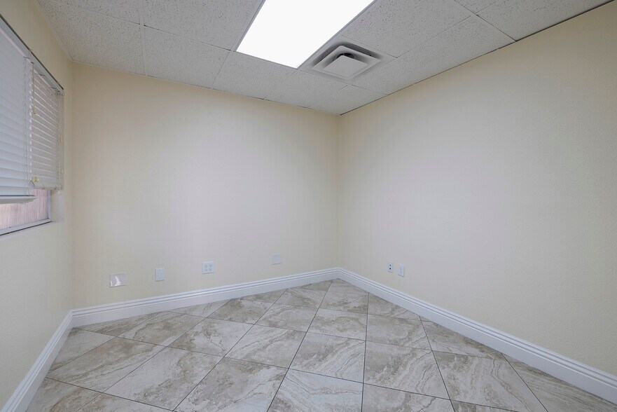 More Photos Of 2950 E Flamingo Rd, Las Vegas Office For Lease